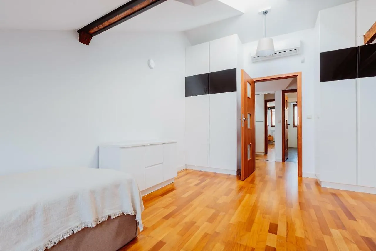 Atticus Apartments Krakau Polen